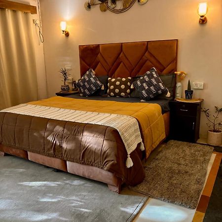 Atharva'S Homestay By Goaround Homes - Nehru Enclave Metro, South Delhi New Delhi Exterior foto
