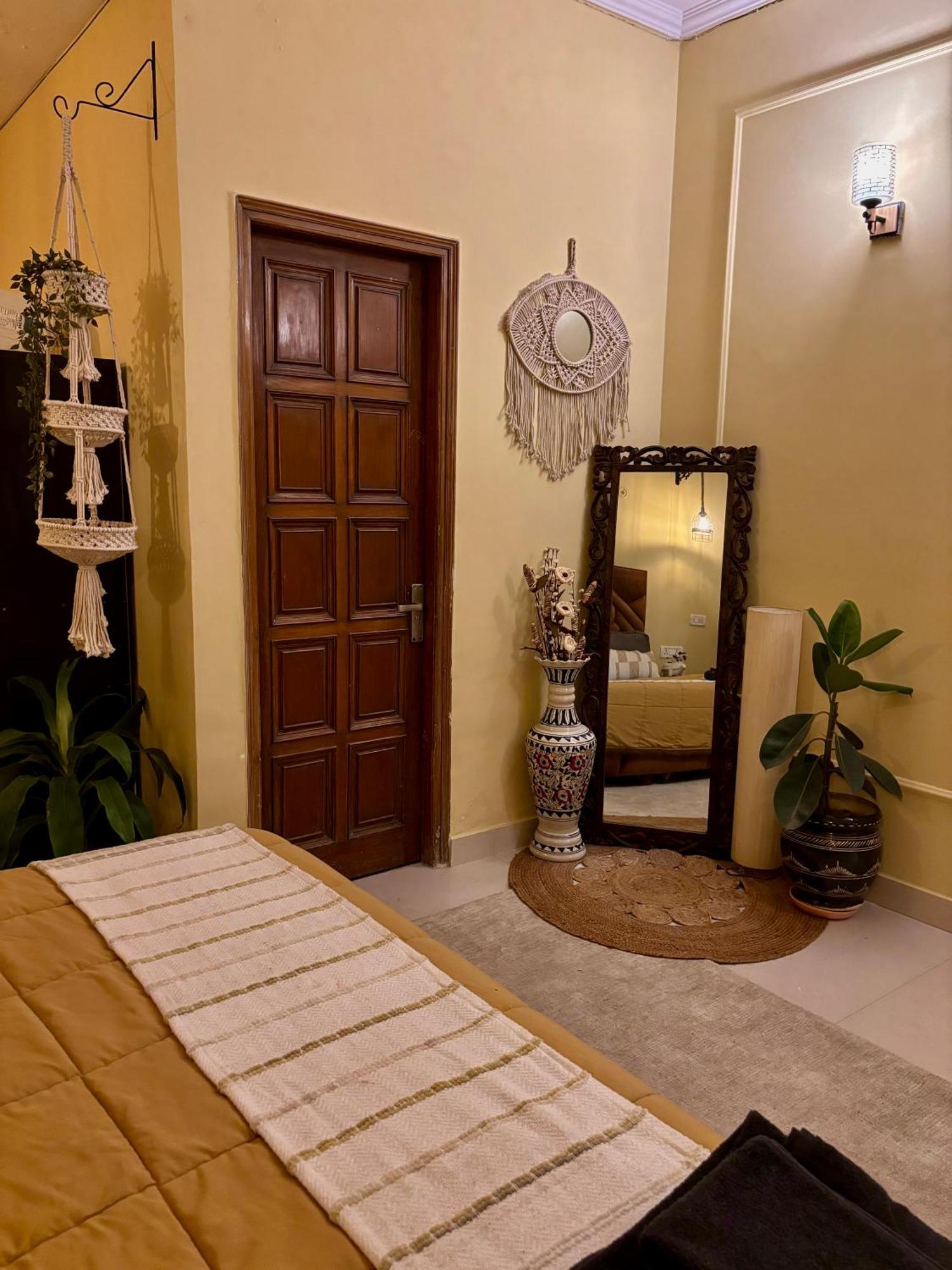 Atharva'S Homestay By Goaround Homes - Nehru Enclave Metro, South Delhi New Delhi Exterior foto