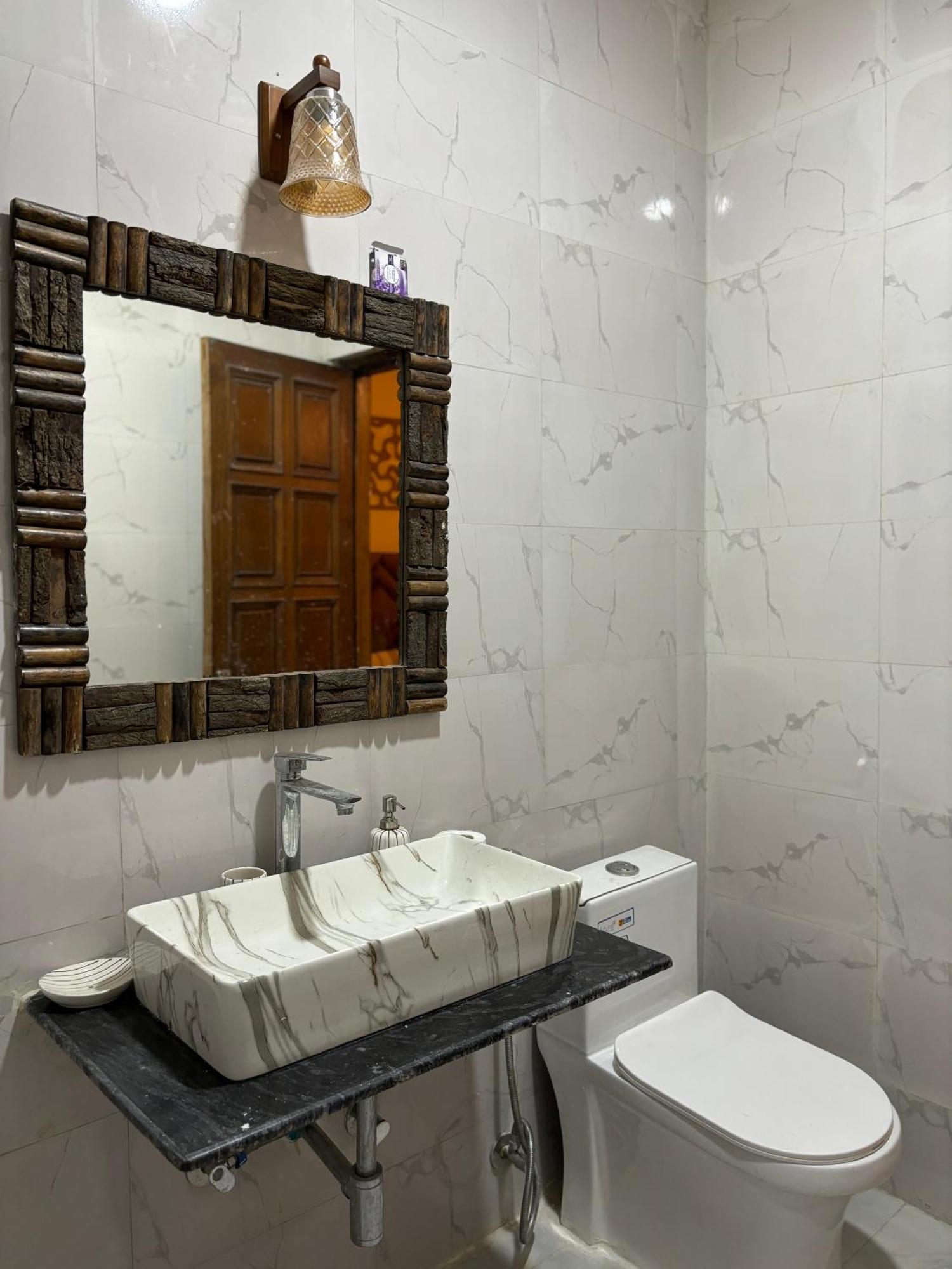 Atharva'S Homestay By Goaround Homes - Nehru Enclave Metro, South Delhi New Delhi Exterior foto